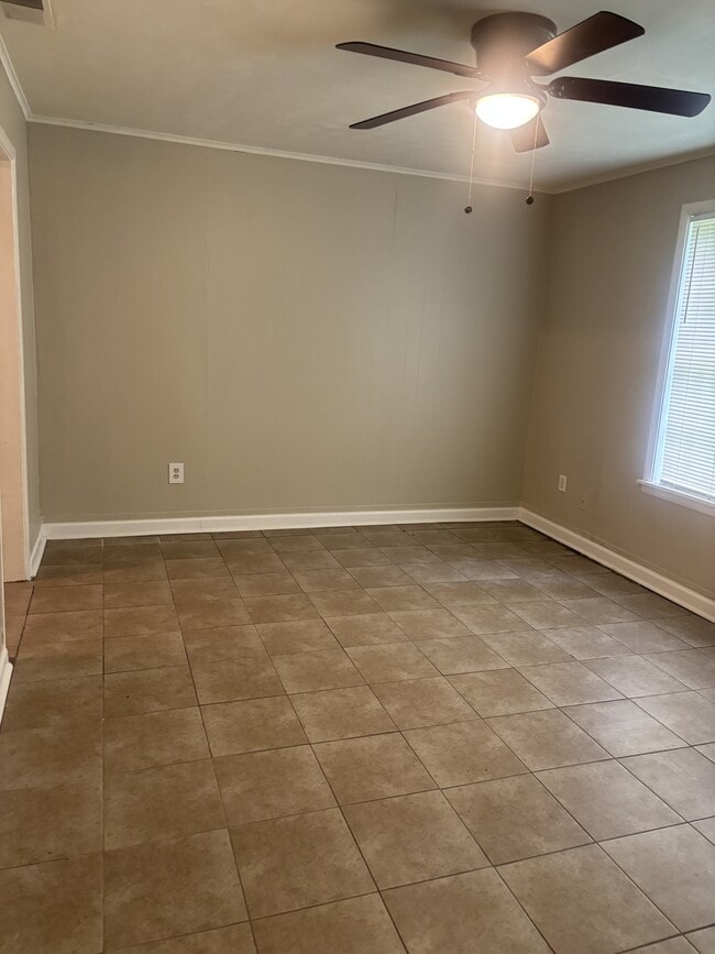 Building Photo - 375 Joubert Ave