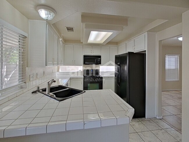 Building Photo - 1752 Quartz Landing Ave