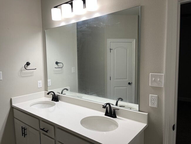 Building Photo - 311 Florio Ct
