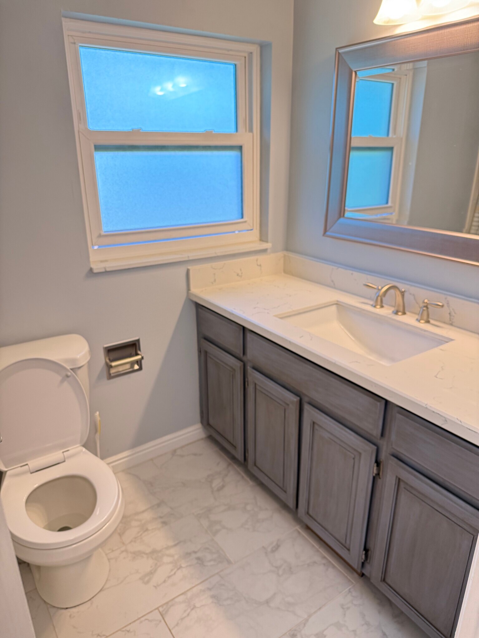 Upstairs bathroom - 1453 E Vintry Cir