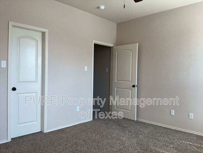 Building Photo - 124 Holly St