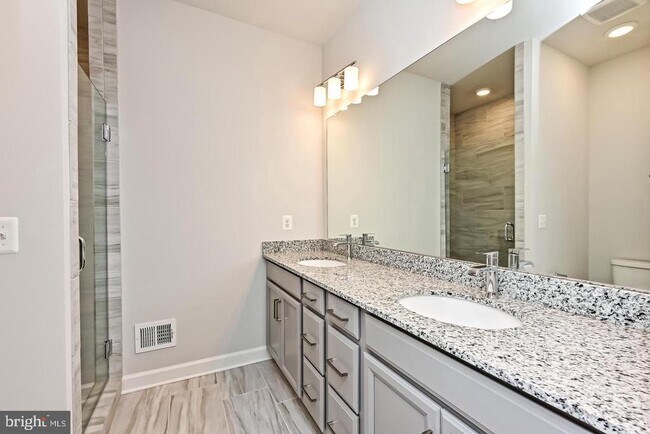 Building Photo - 4404 Fair Lakes Ct