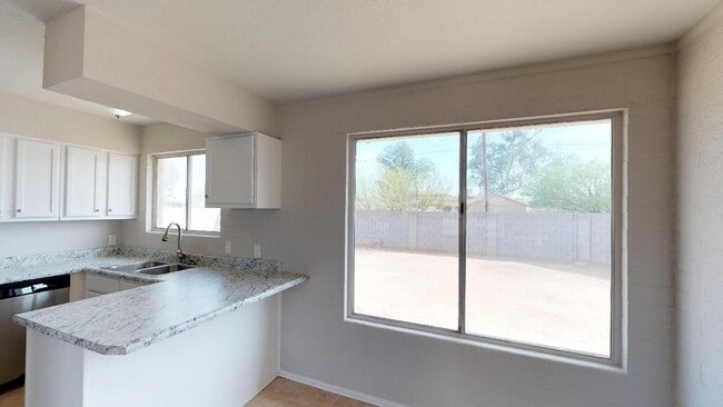 Building Photo - 201 E Thomas St