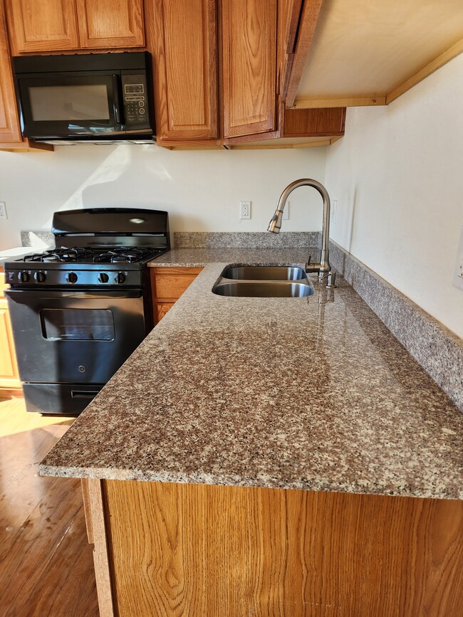 Building Photo - 150 Brookridge Dr