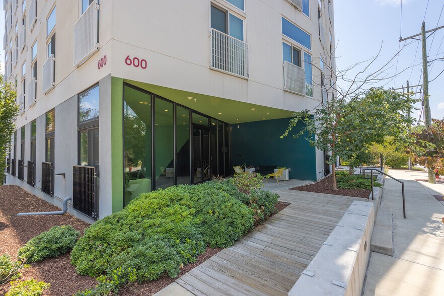 Building Entrance - 600 S Duke St