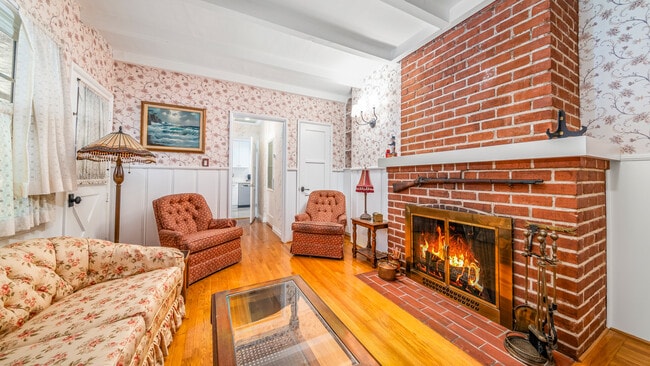 Building Photo - Burbank Wonder Years house