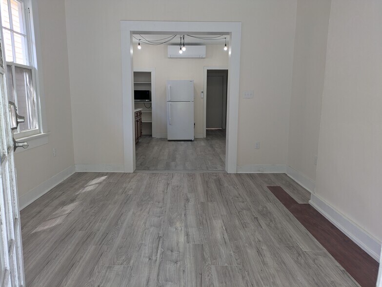 Building Photo - 1127 Saint Andrew St