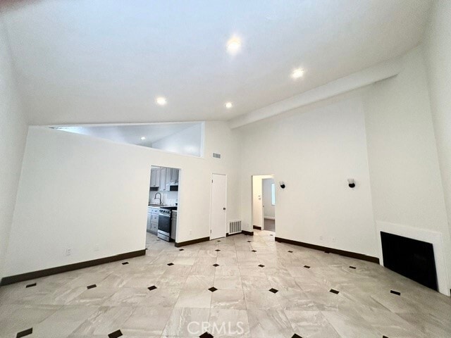 Building Photo - 27312 Pinavete