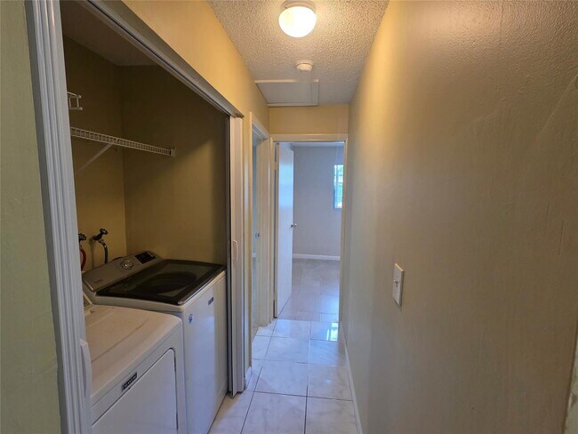 Building Photo - 309 NE 169th St