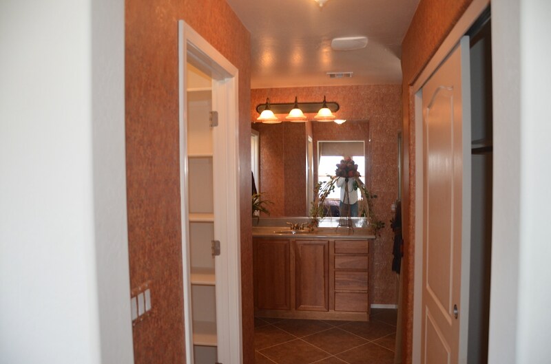 Building Photo - 2256 S Ponderosa Dr