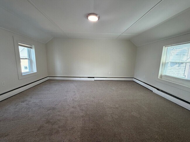 Building Photo - 88 N State St