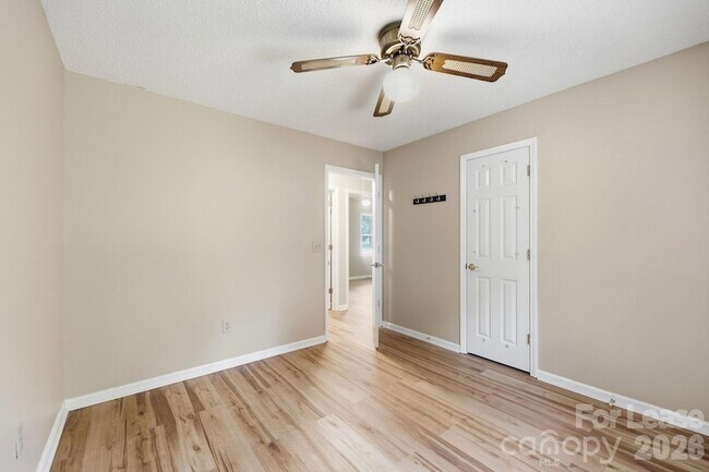 Building Photo - 6299 Spring Ct Ln