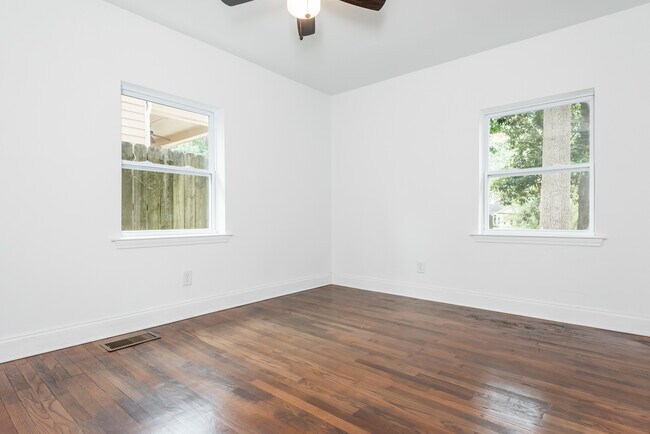 Building Photo - Eastland Rd - House