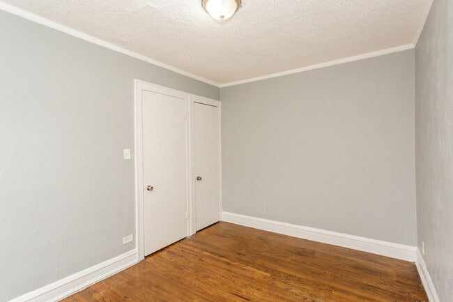 Building Photo - 6959 S Paxton Ave