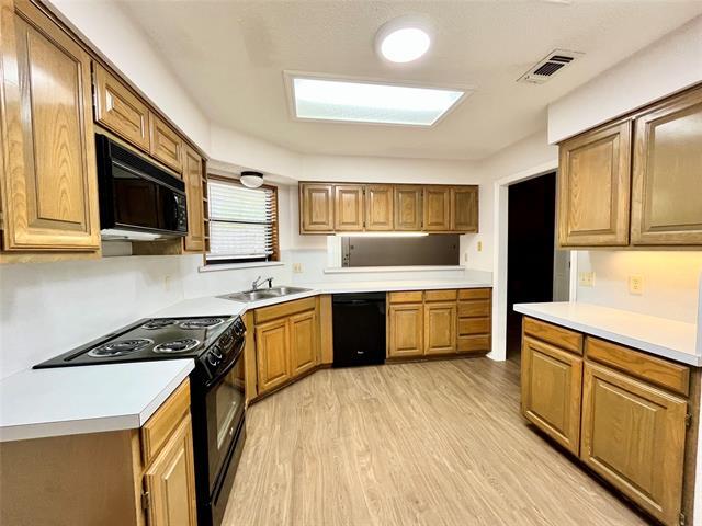 Building Photo - 6105 Paradise Dr