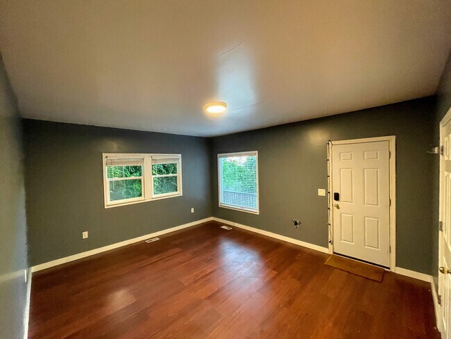 Living room - 1817 SW Cable Ave