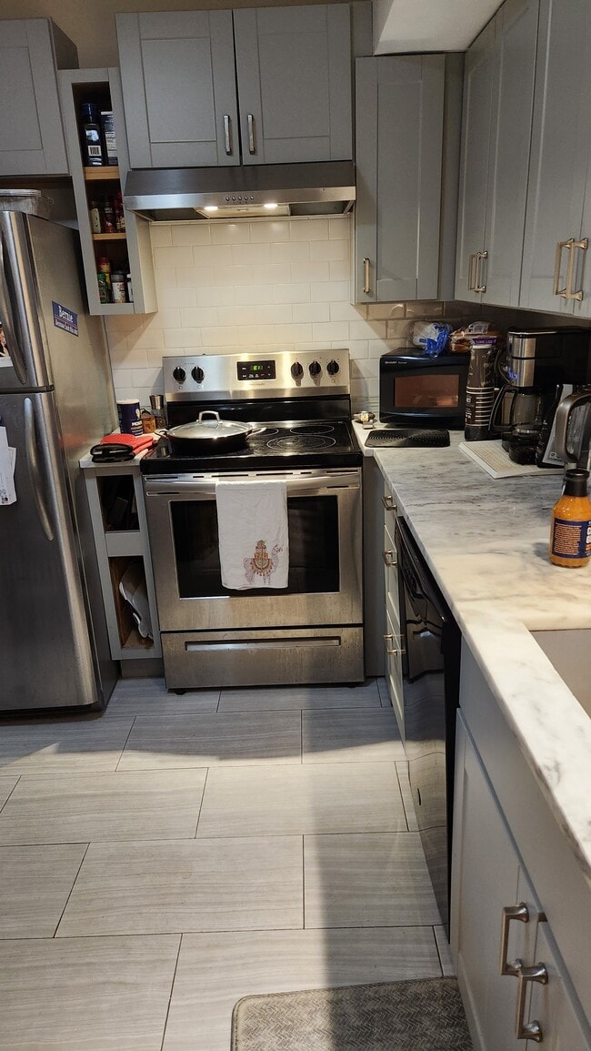 Building Photo - Eagle Bay Condominium