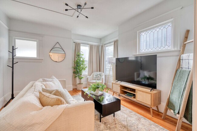 Building Photo - 1032-1036-1036 SE 12th Ave