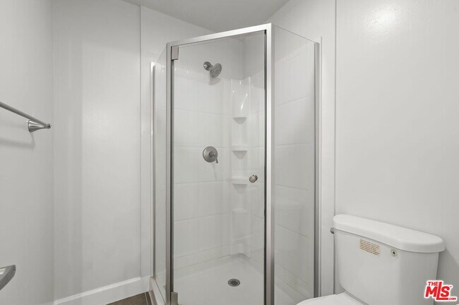 Building Photo - 10982 Roebling Ave