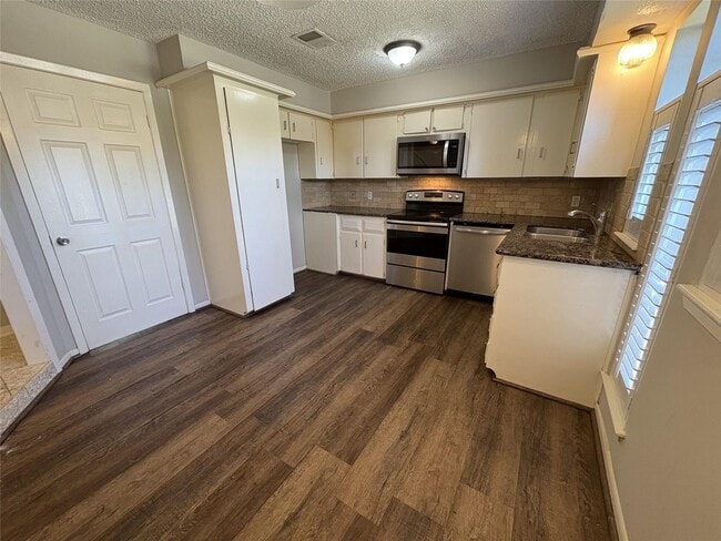 Building Photo - 17159 Beaver Springs Dr