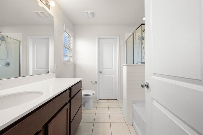 Building Photo - 11801 Jackson Fls Wy