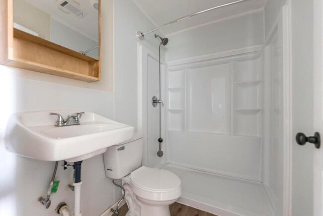 Building Photo - 1032 Taylors Mill Rd