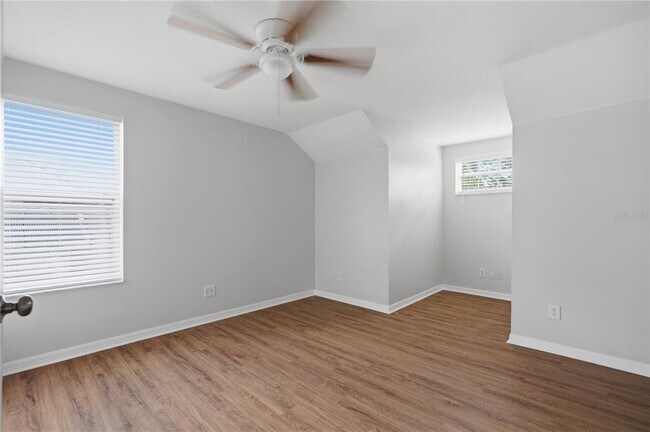 Building Photo - 10215 Lakeside Vista Dr