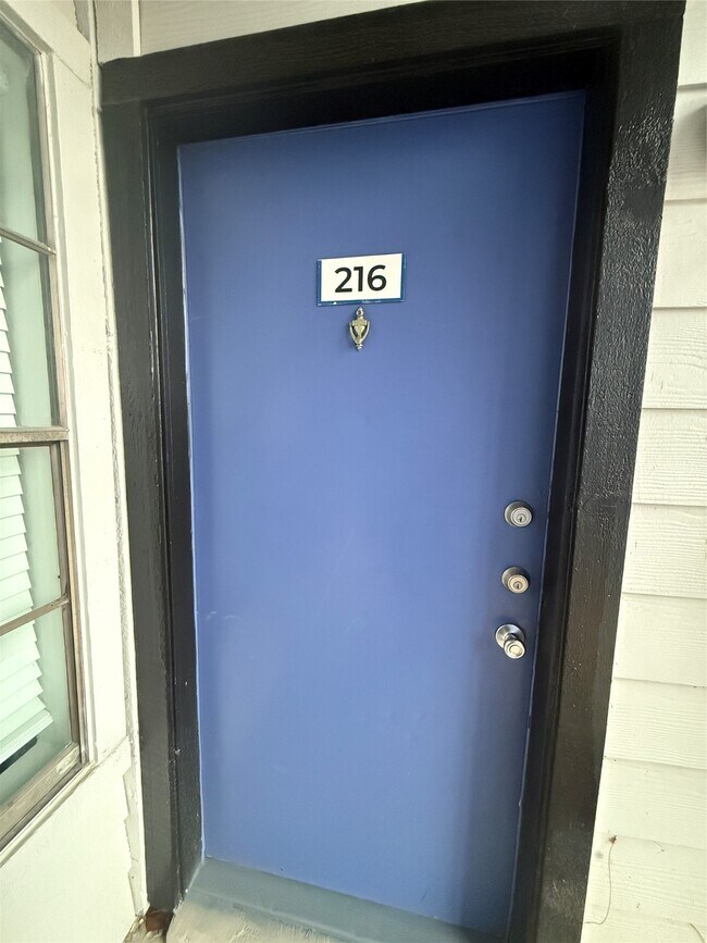 Building Photo - 2701 W Bellfort Ave