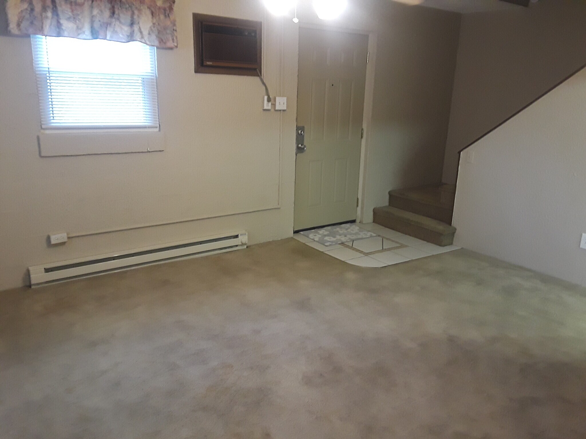 Unit 1 Entrance - 1913 6th Ave