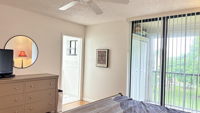 Building Photo - 5130 Las Verdes Cir