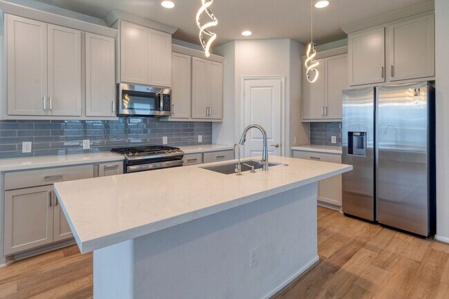 Building Photo - 125 Rangel Dr