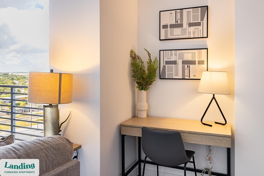 Building Photo - 200 NE 1st Ave