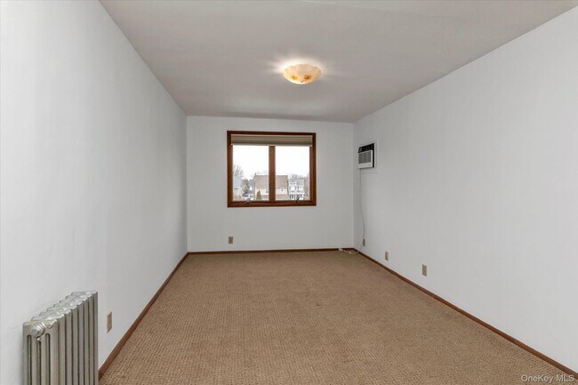 Building Photo - 23 Thompson Pl