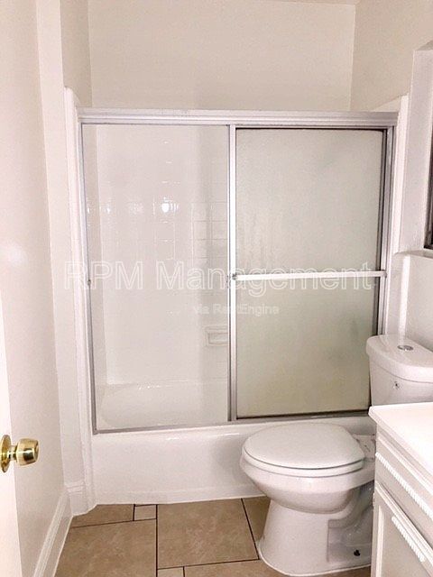 Building Photo - 17433 Vanowen St