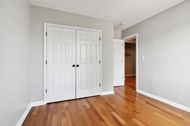 Building Photo - Available Now! 2 Level, 2 Bedroom Condo in Hill East!