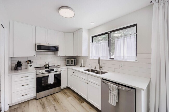 Building Photo - Updated 2 Bedroom Townhouse in Thornton