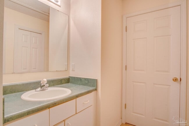 Building Photo - 8115 Heirloom Dr