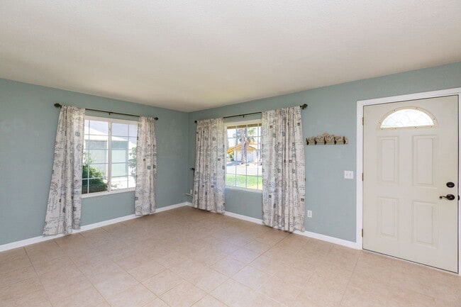 Building Photo - 3 Bed, 2 Bath Single Level Home in Mira Mesa