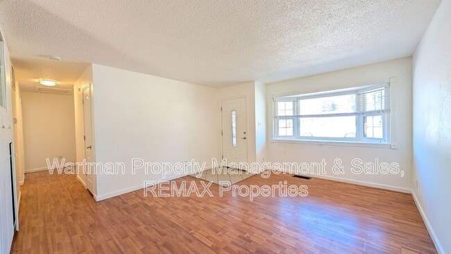 Building Photo - 3003 Gomer Ave