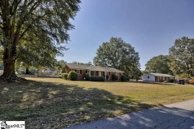 Building Photo - 414 Mapleton Dr