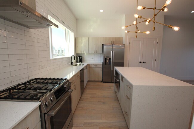 Building Photo - 203 Paschal St