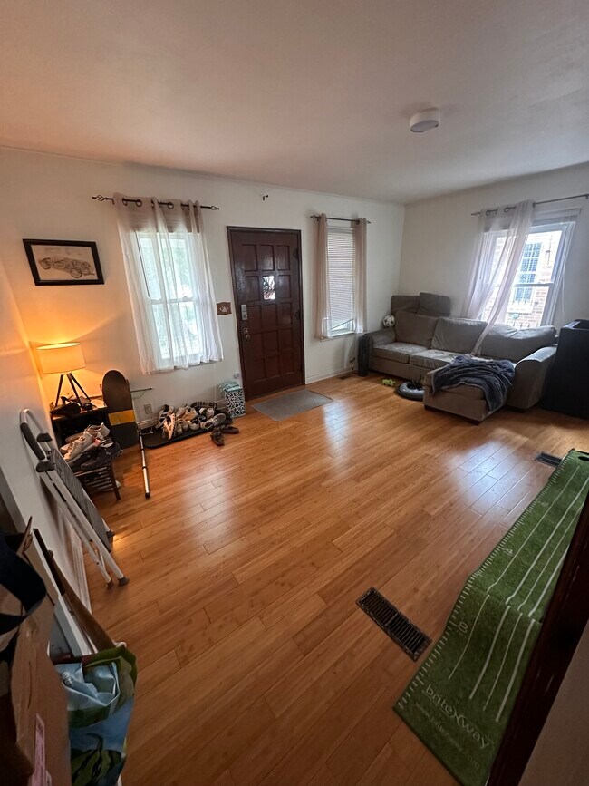Foyer/Entrance Living Area - 1420 Meadow Rd