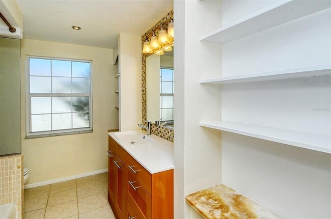 Building Photo - 3137 Lockwood Terrace