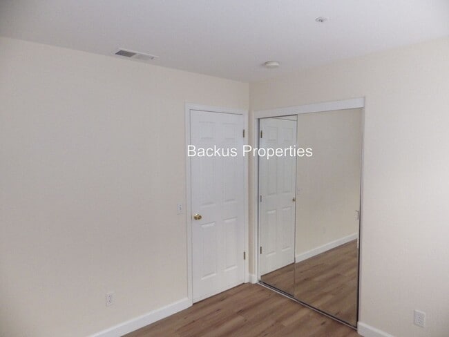 Building Photo - Wonderful Four beddroom home on Chamise Dr...