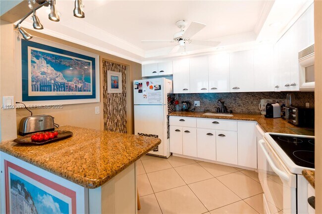 Building Photo - 2101 S Ocean Dr