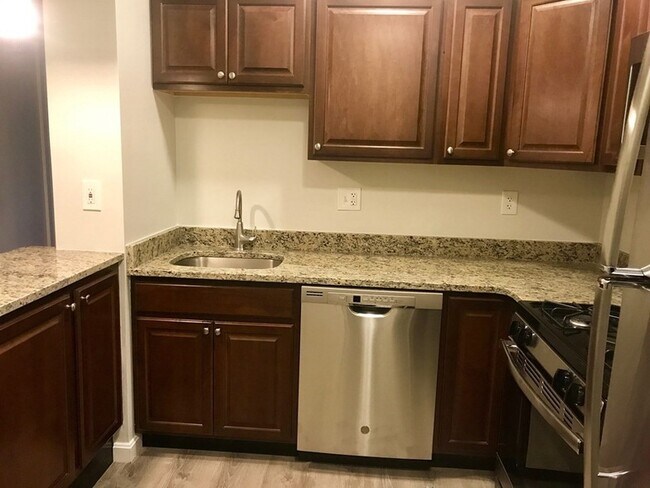 Building Photo - 97 Chester St