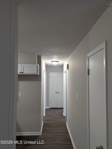 Building Photo - 2628 Hillcrest Dr