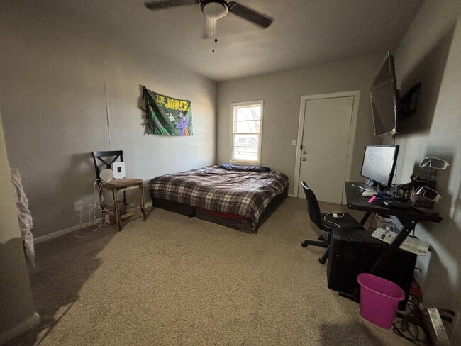 Building Photo - 114 Holly St