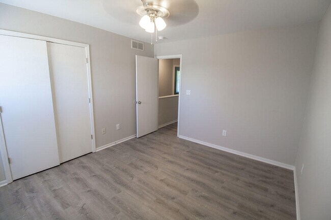 Building Photo - 1413 Greensboro Dr