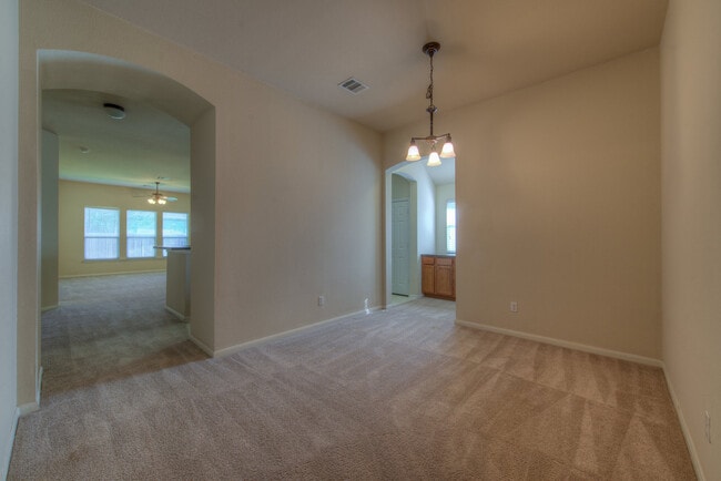 Building Photo - Quality home on cul-de-sac in quiet commun...